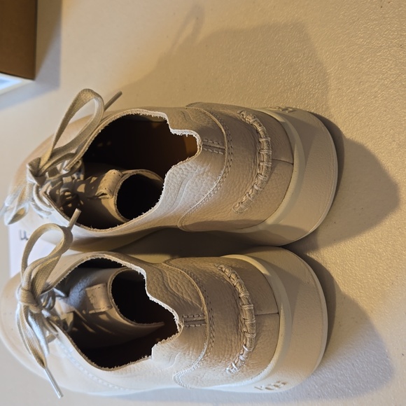 UGG women's Adaleen sneakers, size 11, new in box - Picture 5 of 8